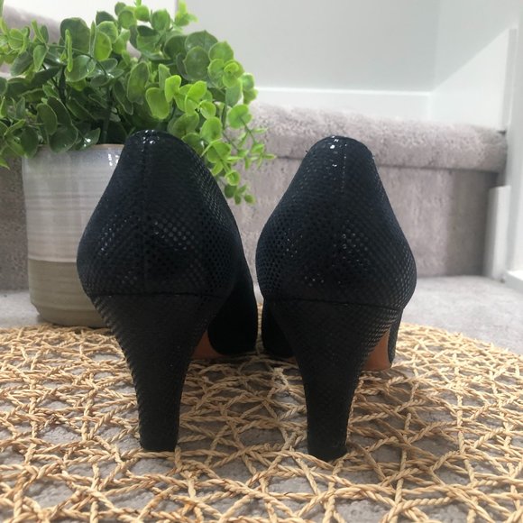 Franco Sarto Round Black Cap Toe Snake Print Pump 3" Heel Size 7.5 Navy Blue - Picture 3 of 11